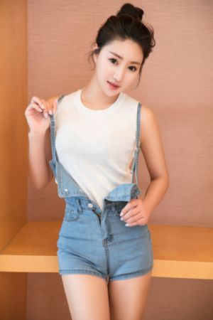 欧美吃奶三级特黄